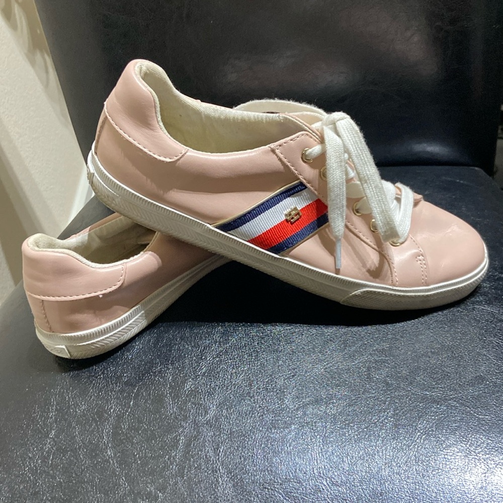 Women’s Tommy Hilfiger shoes (size 8.5)